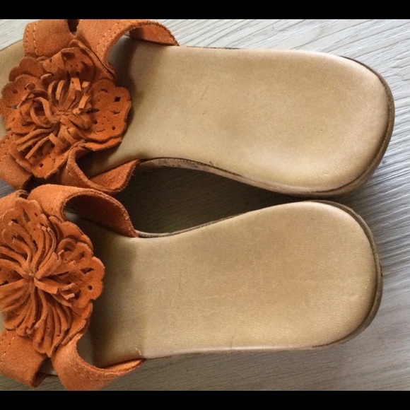 Cute Wedge Sandals - Picture 4 of 4